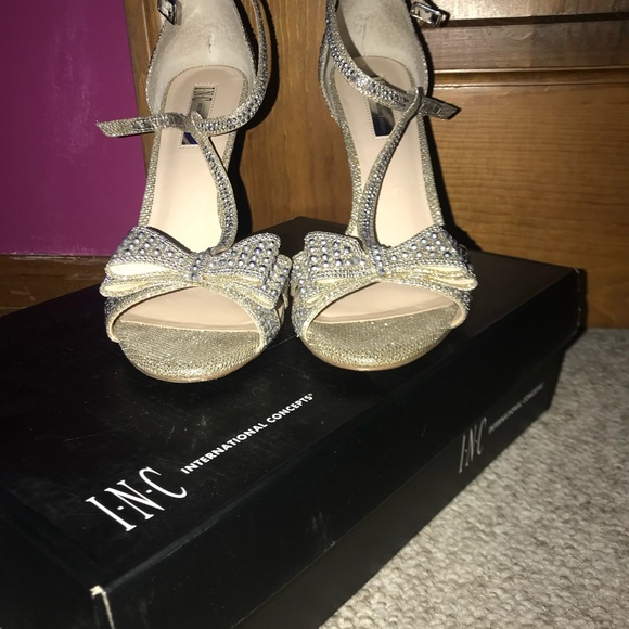 WORN ONCE - Picture 8 of 11